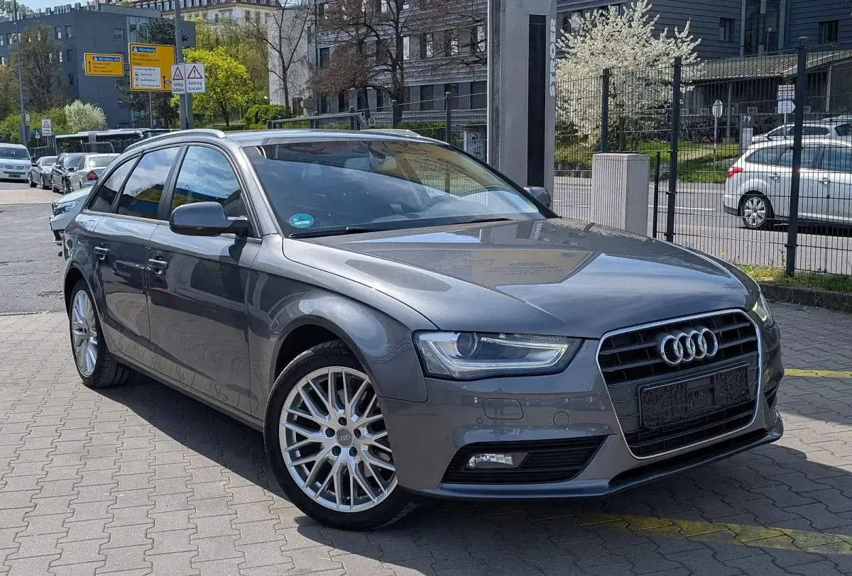 Gebraucht Audi A4 Attraction 170 PS (125 kW) 2015 Grau Kombi