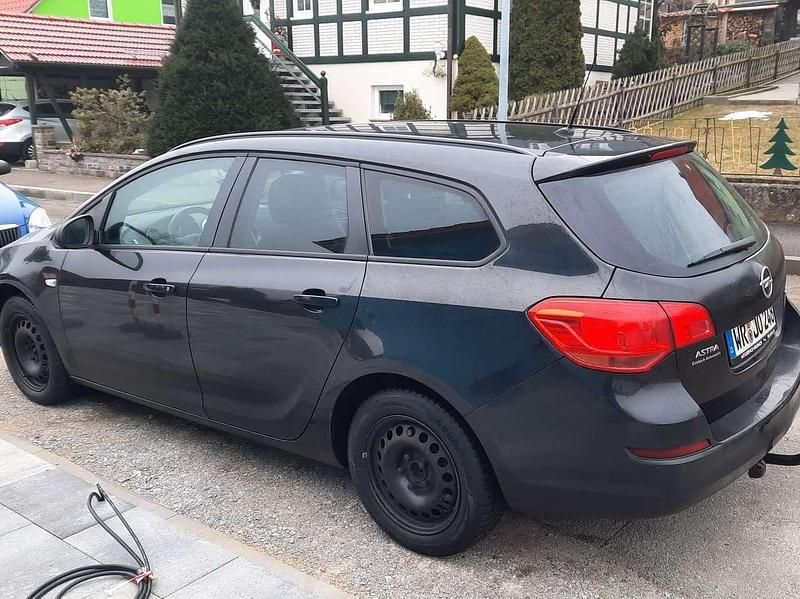 Gebraucht Opel Astra Edition 110 PS (80 kW) 2012 Schwarz Kombi