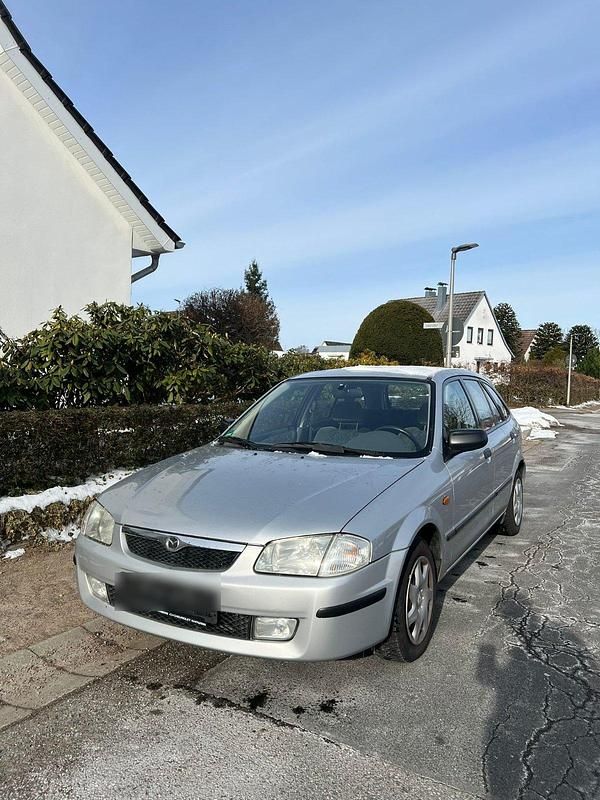 Gebraucht Mazda 323F 88 PS (64 kW) 1999 Silber Kleinwagen