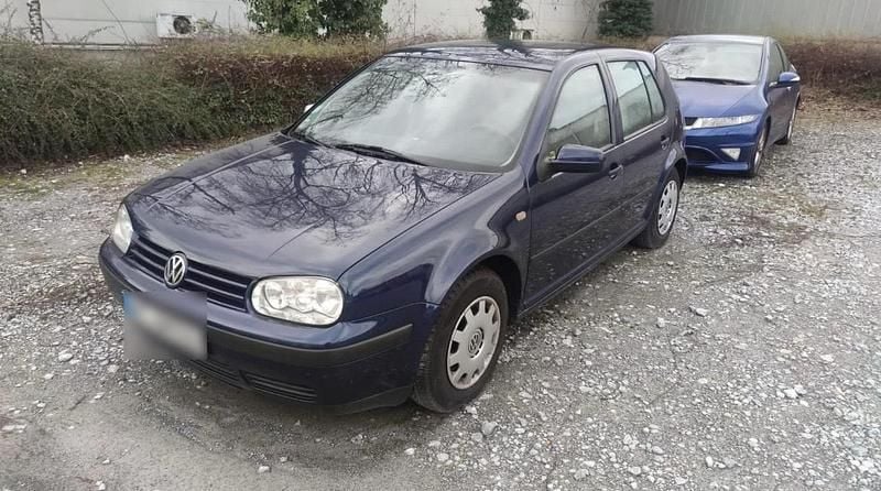 Blau Gebraucht 1999 VW Golf IV Kleinwagen | 1.600 € (Fairer Preis) - Bild 1/4