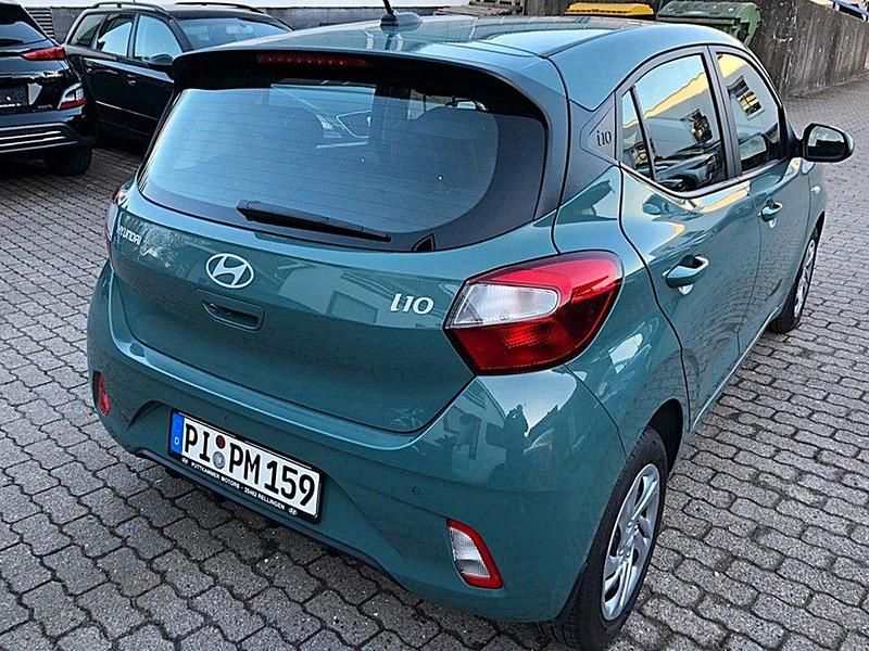 Gebraucht Hyundai i10 63 PS (46 kW) 2025 Mangrove green metallic Kleinwagen