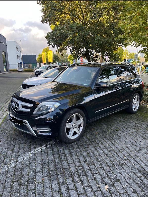 Schwarz Gebraucht 2015 Mercedes GLK220 AMG SUV | 22.600 € (Fairer Preis) - Bild 1/4