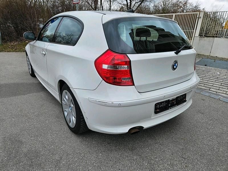 Gebraucht BMW 116 122 PS (89 kW) 2010 Weiß Kleinwagen