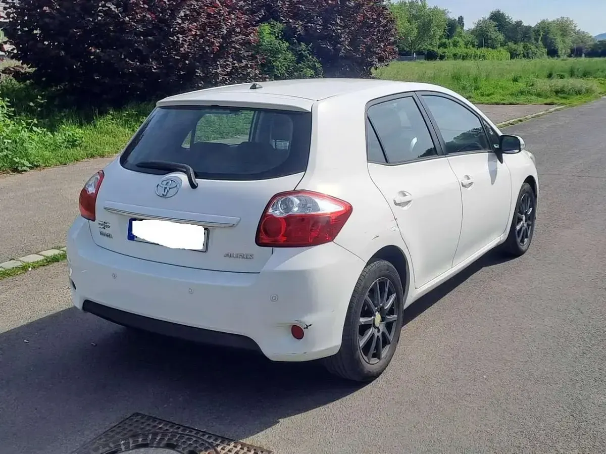 Gebraucht Toyota Auris Life+ 132 PS (97 kW) 2010 Weiß Kleinwagen