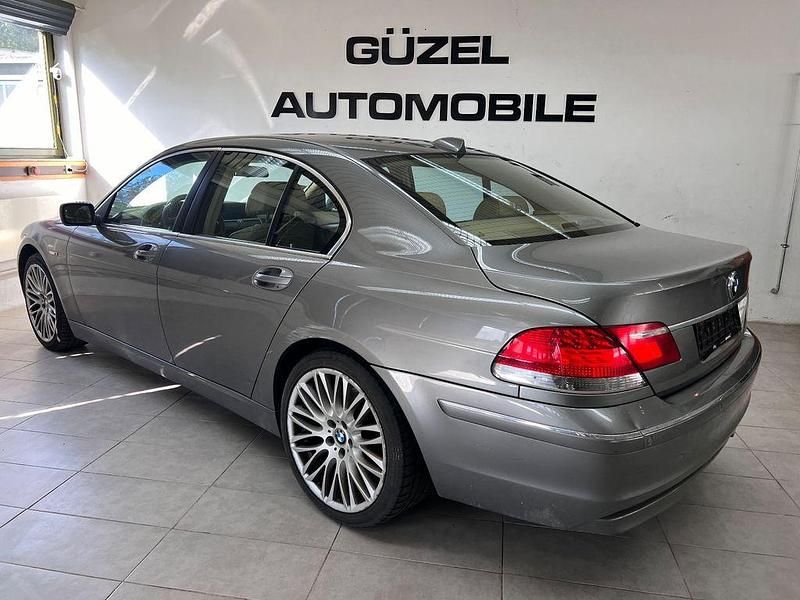 Gebraucht BMW 750 Sport Line 367 PS (269 kW) 2006 Grau Limousine