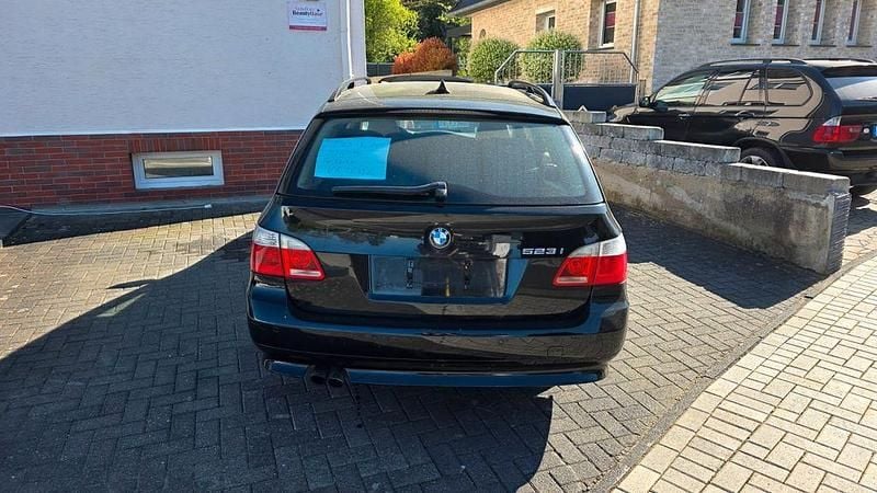 Gebraucht BMW 523 177 PS (130 kW) 2005 Schwarz Kombi