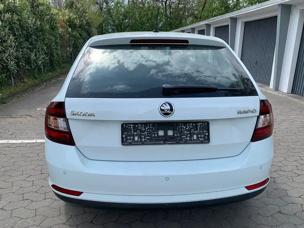 Gebraucht Skoda Rapid Cool Edition 95 PS (69 kW) 2018 Weiß Kleinwagen