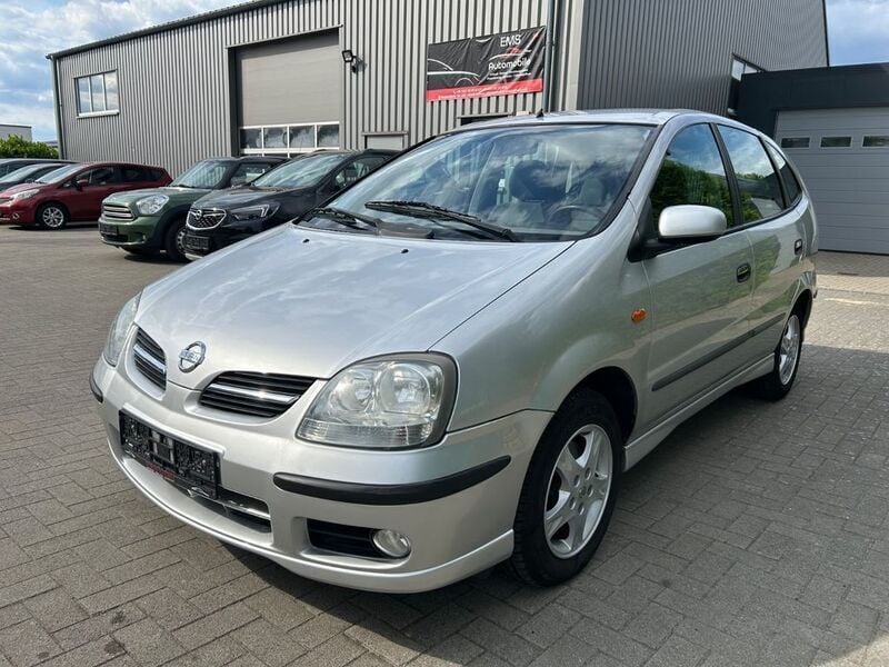 Silber Gebraucht 2004 Nissan Almera Tino Tekna Van / Kleinbus | 3.490 € (Etwas zu teuer) - Bild 1/4