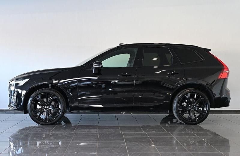 Neu Volvo XC60 Plus 250 PS (183 kW) 2025 Schwarz SUV