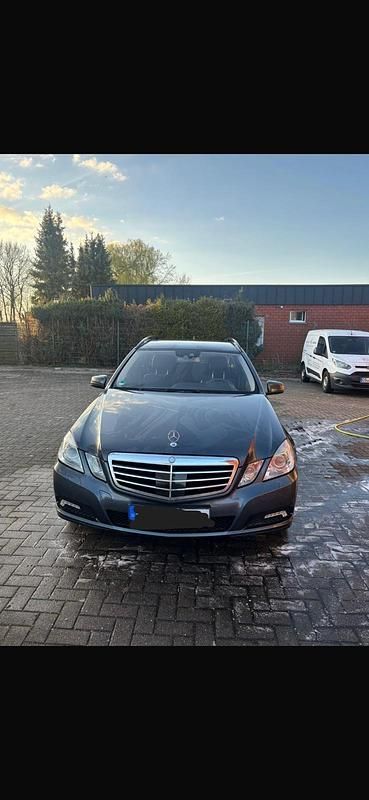 Gebraucht Mercedes E250 204 PS (150 kW) 2009 Grau Kombi