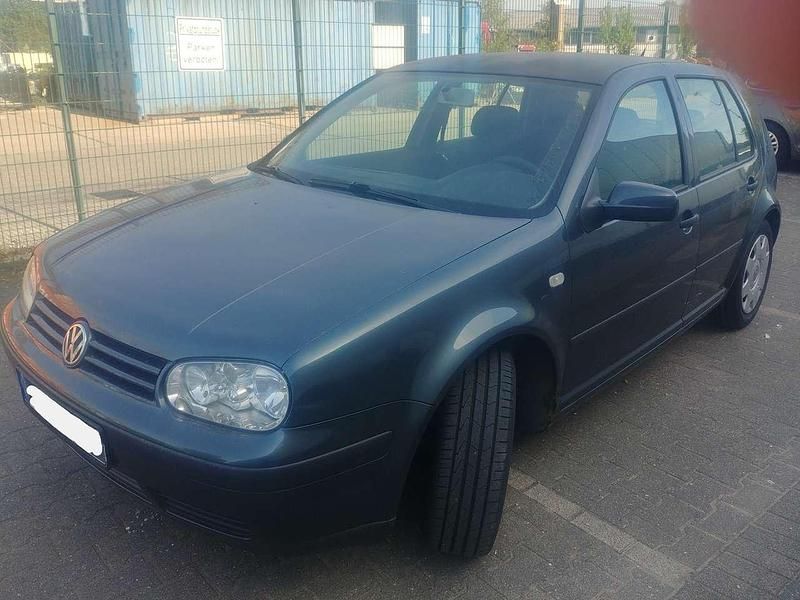 Grau Gebraucht 2000 VW Golf IV Edition Limousine | 600 € (Guter Preis) - Bild 1/4
