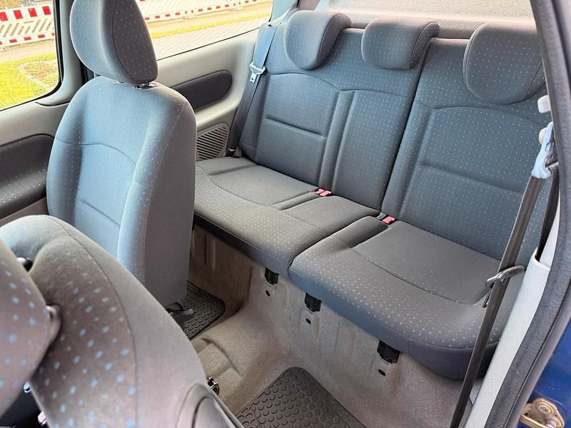 Gebraucht Renault Clio II 58 PS (42 kW) 2004 Blau Kleinwagen