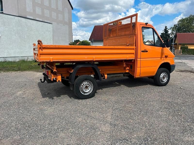 Gebraucht Mercedes Sprinter 100 PS (73 kW) 1999 Orange Van