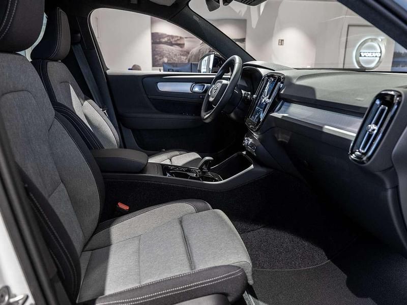 Neu Volvo XC40 Plus 163 PS (119 kW) 2026 Crystal weiss SUV