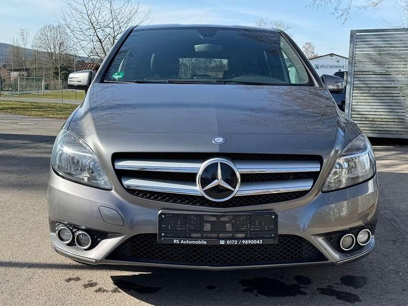 Gebraucht Mercedes B180 122 PS (89 kW) 2012 Grau Van / Kleinbus