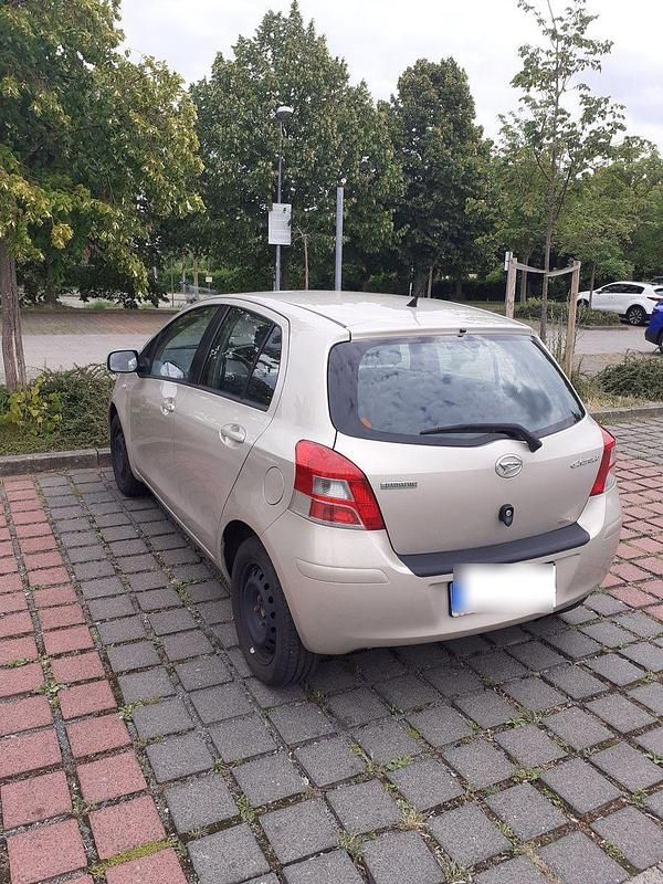 Gebraucht Daihatsu Charade 99 PS (72 kW) 2012 Beige Limousine