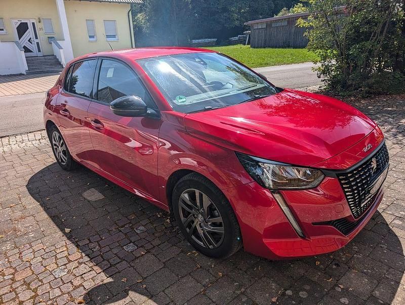 Rot Gebraucht 2022 Peugeot 208 Allure Kleinwagen | 14.695 € (Fairer Preis) - Bild 1/4