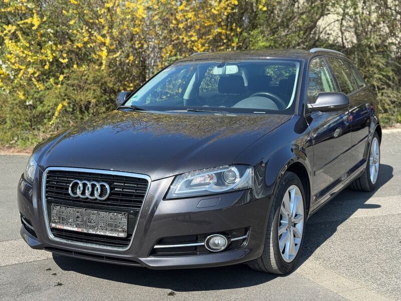 Grau Gebraucht 2013 Audi A3 Sportback Ambition Limousine | 5.500 € (Etwas zu teuer) - Bild 1/4