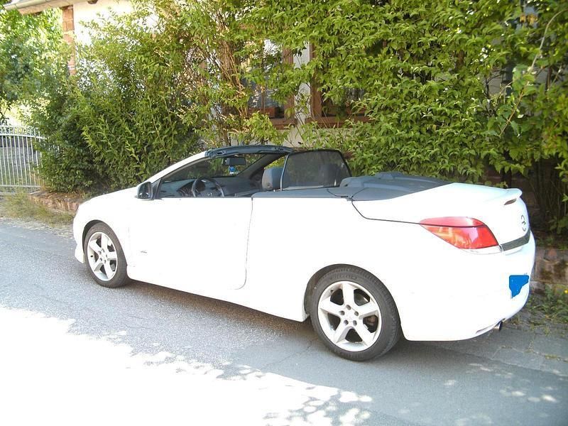 Weiß Gebraucht 2010 Opel Astra Cabriolet OPC Cabrio | 3.750 € (Guter Preis) - Bild 1/4