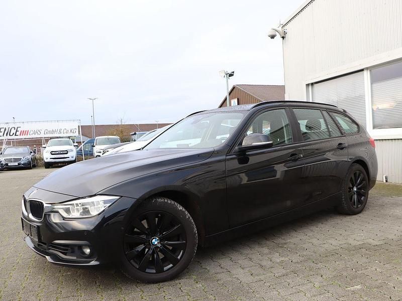 Gebraucht BMW 330 Advantage 258 PS (189 kW) 2019 Saphirschwarz Kombi