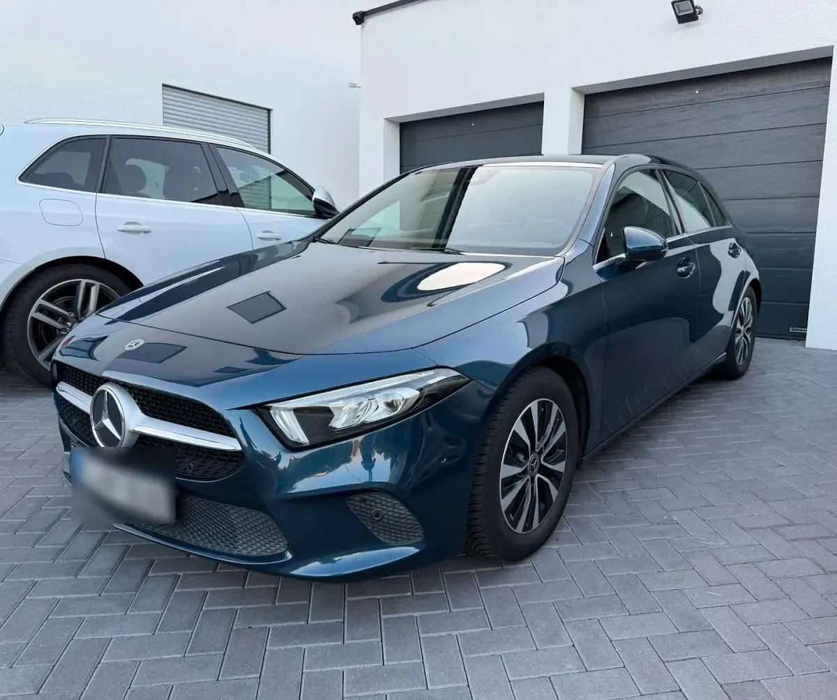 Gebraucht Mercedes A180 Style 116 PS (85 kW) 2020 Blau Limousine