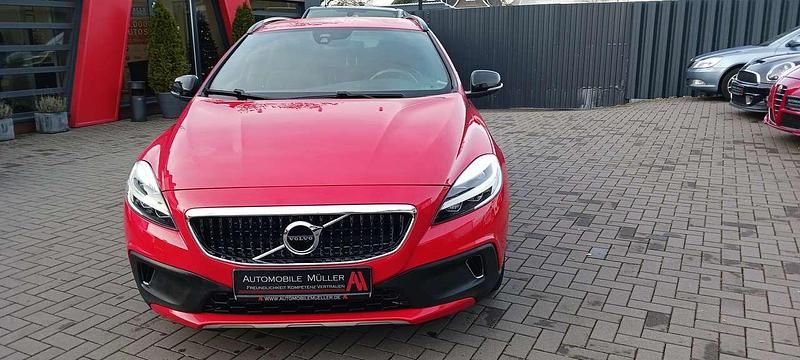 Gebraucht Volvo V40 CC 150 PS (110 kW) 2016 Passion red / solid Kombi