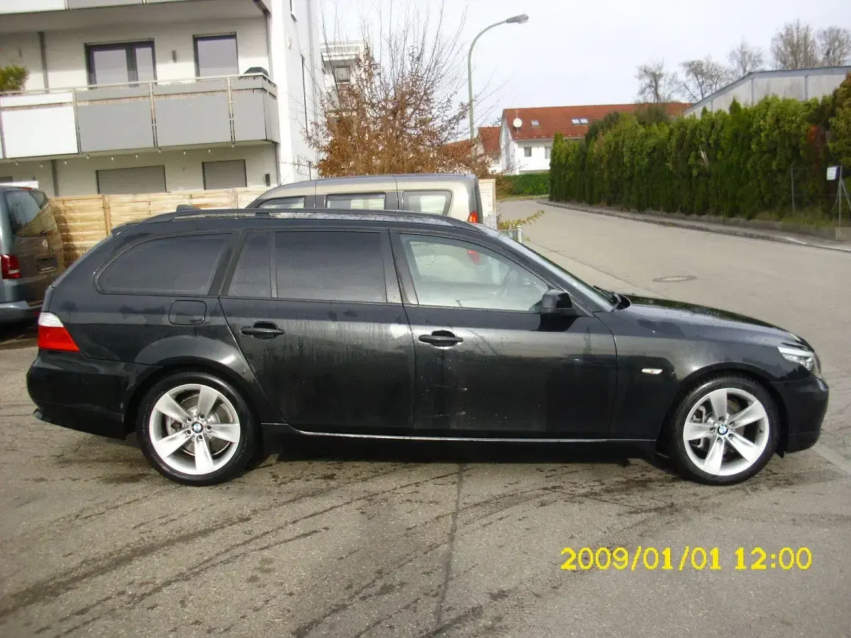 Gebraucht BMW 520 Lifestyle 177 PS (130 kW) 2010 Schwarz Kombi