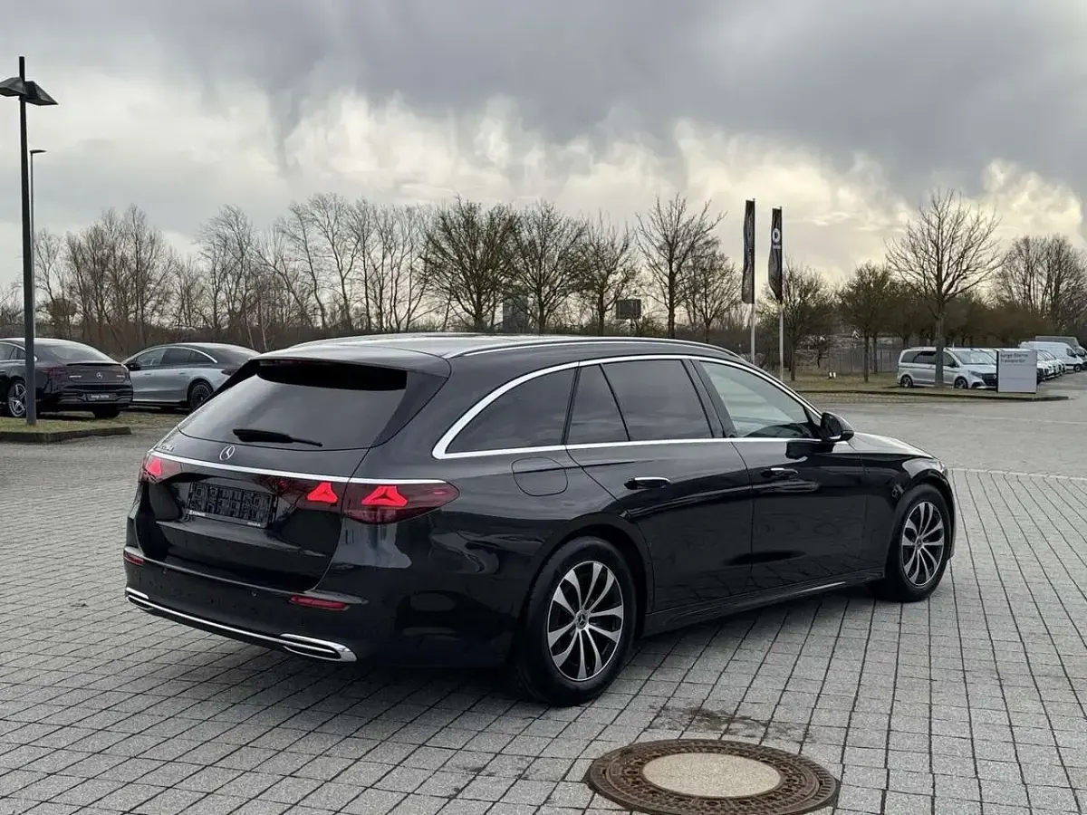 Usado Mercedes E220 Advanced Plus 197 CV (144 kW) 2025 Gris Familiar