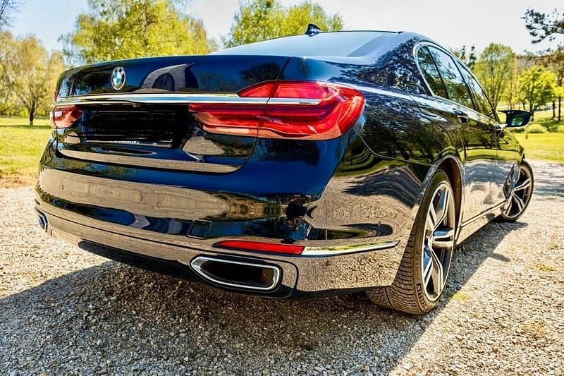 Gebraucht BMW 740 320 PS (235 kW) 2016 Blau Limousine