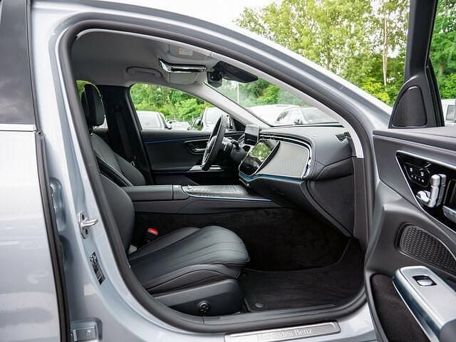 Gebraucht Mercedes E300 Avantgarde 204 PS (150 kW) 2024 Silber / hightechsilber Limousine