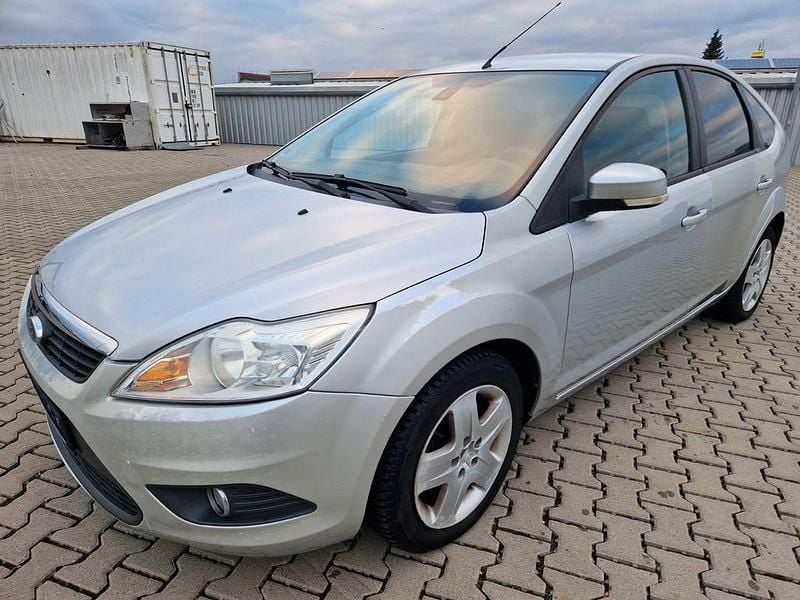 Gebraucht Ford Focus Style 101 PS (74 kW) 2009 Silber Limousine