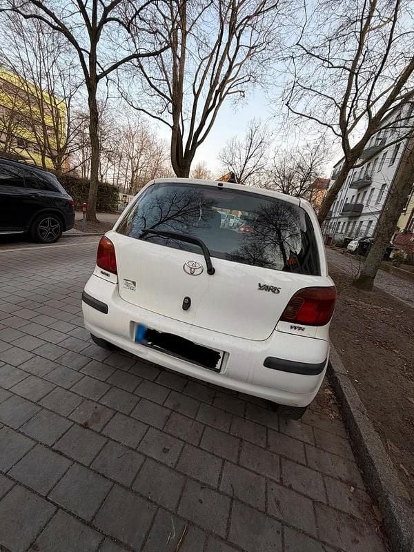Gebraucht Toyota Yaris 86 PS (63 kW) 2003 Weiß Kleinwagen