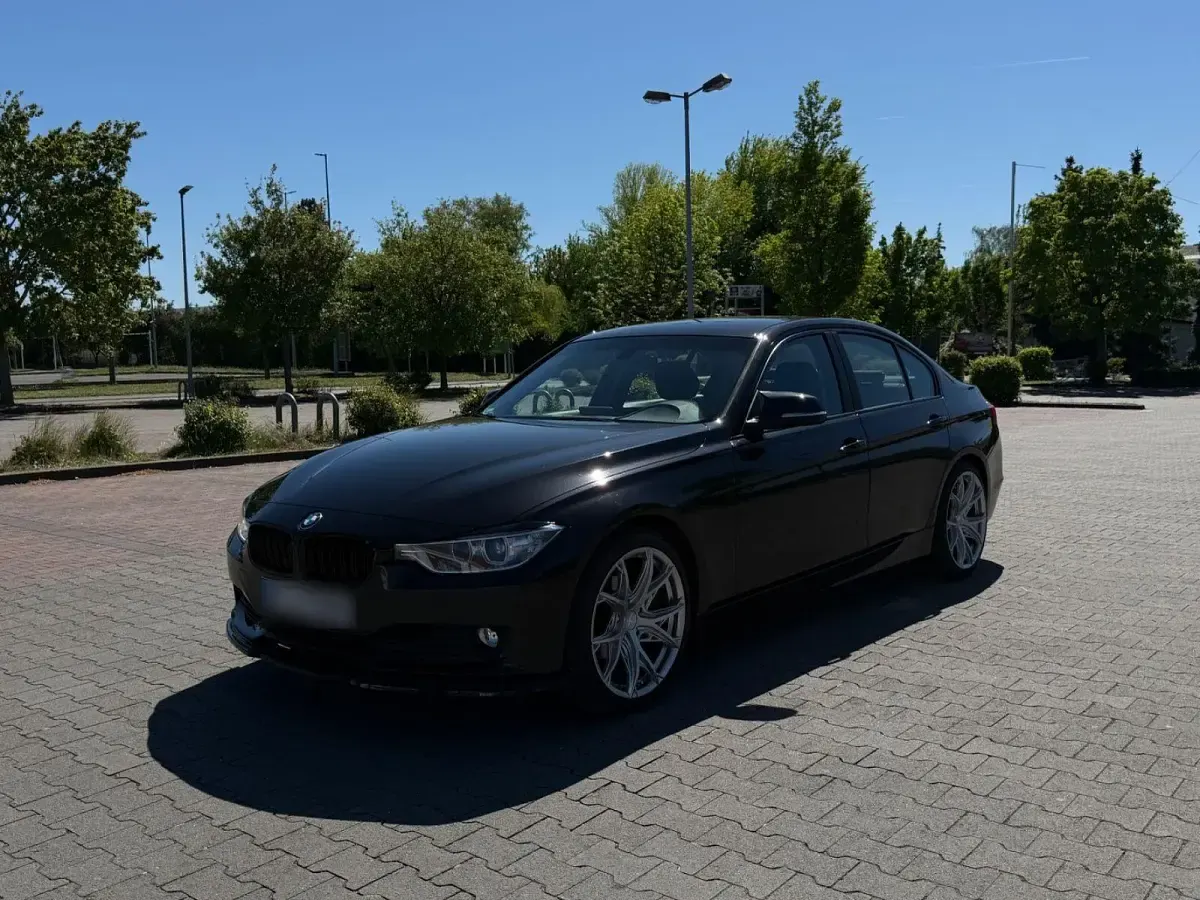 Gebraucht BMW 316 116 PS (85 kW) 2012 Schwarz Limousine