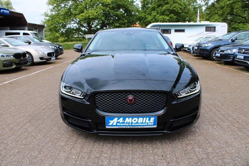 Gebraucht Jaguar XE Pure 200 PS (147 kW) 2017 Schwarz Limousine