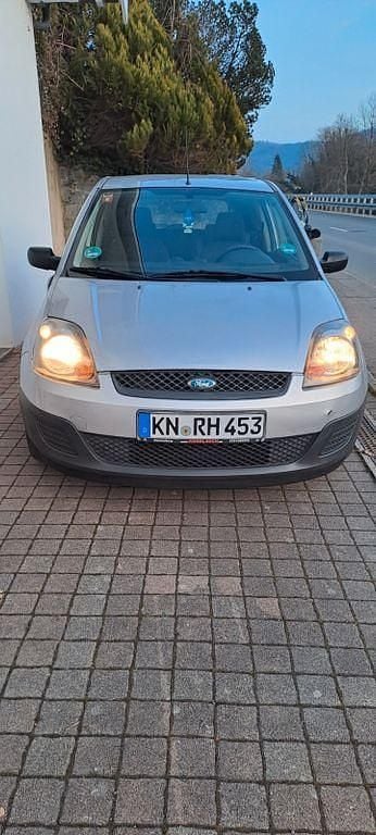Gebraucht Ford Fiesta Fun X 60 PS (44 kW) 2007 Silber Kleinwagen