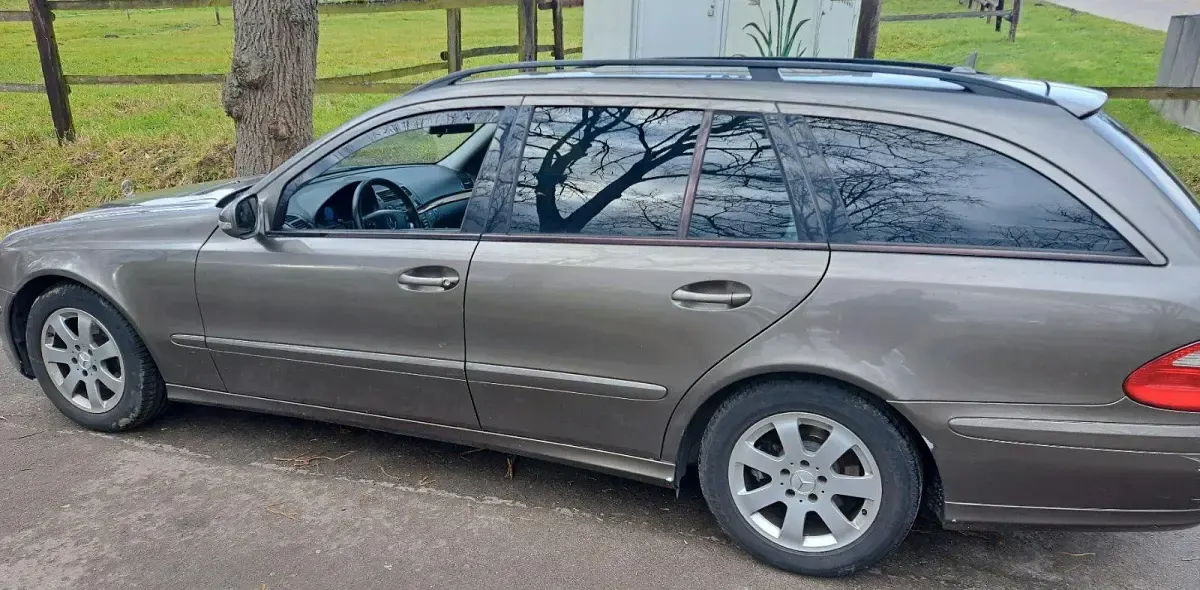 Second-hand Mercedes E220 170 CP (125 kW) 2006 Gri Break