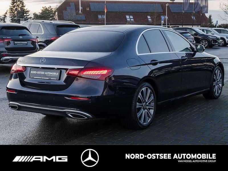 Gebraucht Mercedes E220 Avantgarde 200 PS (147 kW) 2022 Metalliclack nautikblau Limousine