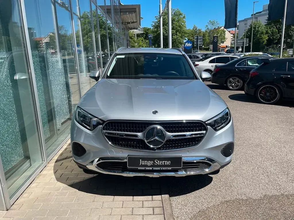 Gebraucht Mercedes GLC220 Avantgarde 197 PS (144 kW) 2023 Silber SUV