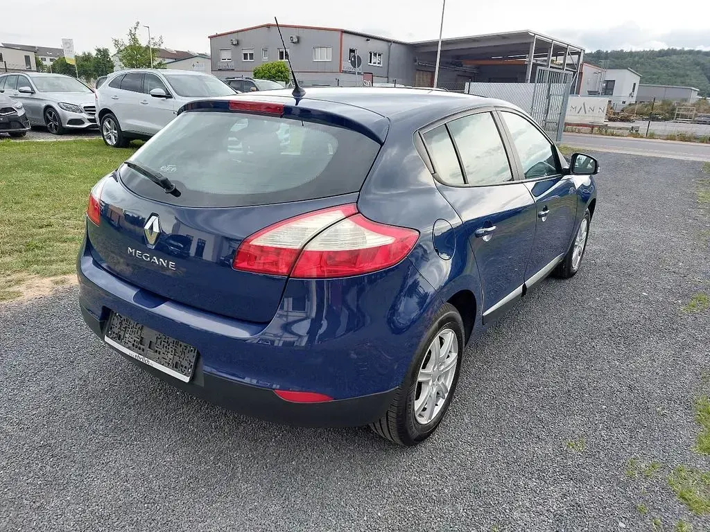 Gebraucht Renault Mégane Expression 101 PS (74 kW) 2010 Blue roy Limousine