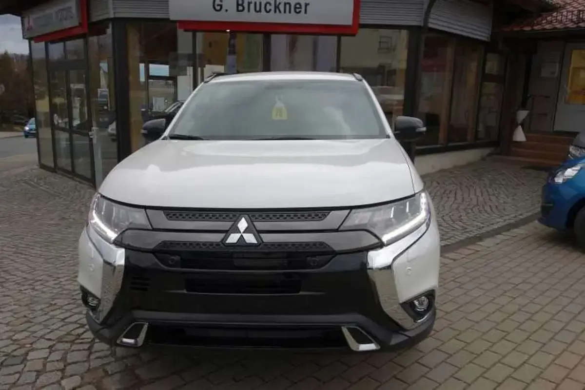 Gebraucht Mitsubishi Outlander Active 150 PS (110 kW) 2019 Andenweiß SUV