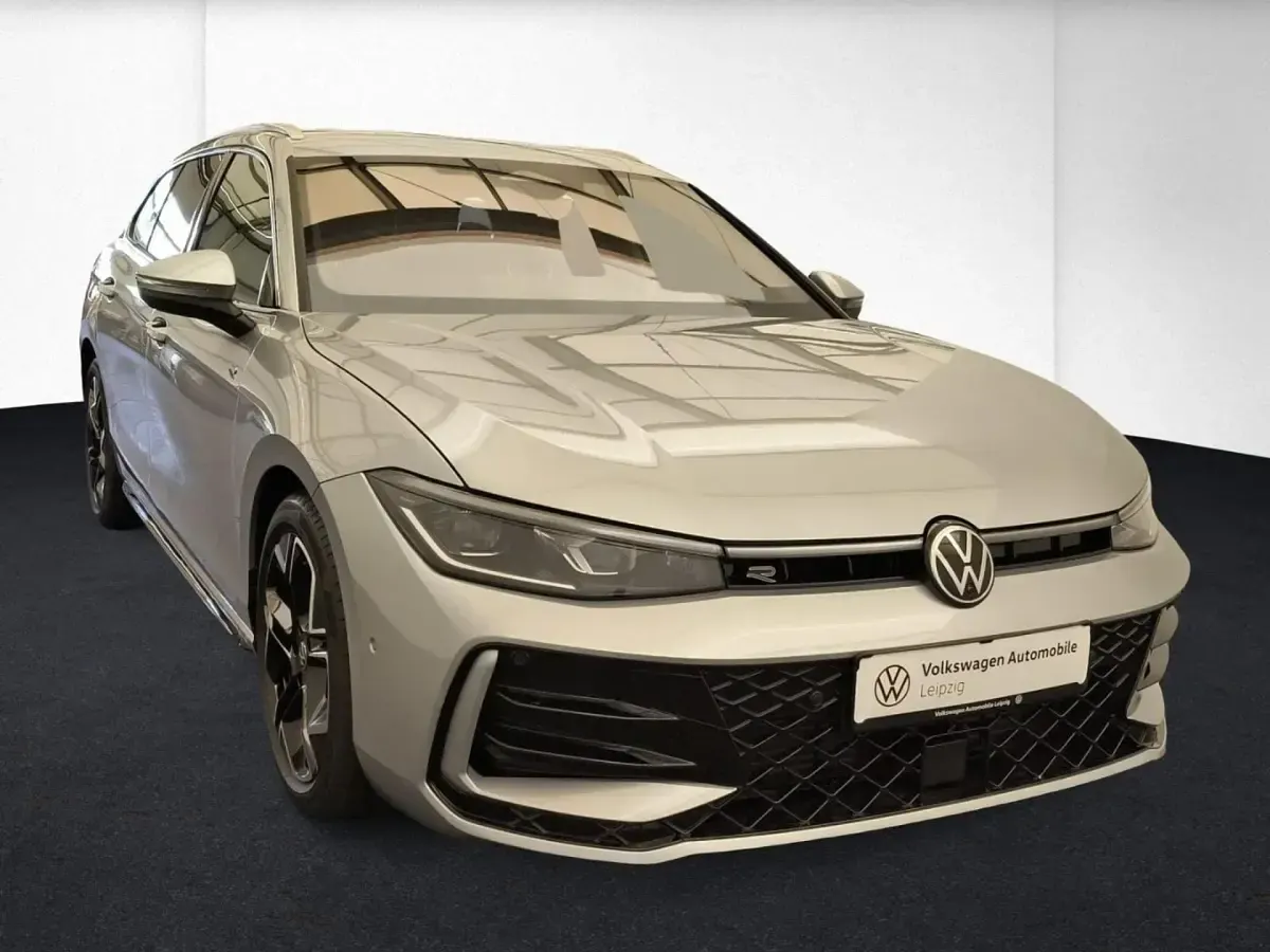 Gebraucht VW Passat R-line 150 PS (110 kW) 2025 Silber Limousine