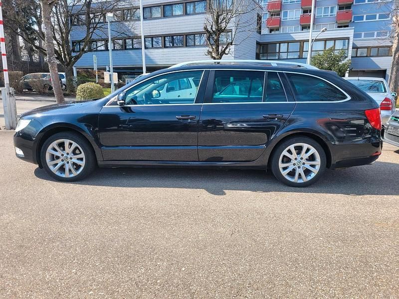 Gebraucht Skoda Superb Ambition 170 PS (125 kW) 2012 Schwarzmagic perleffekt Kombi