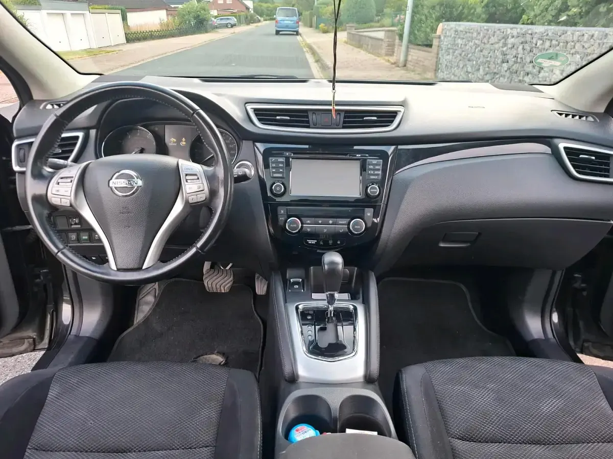 Gebraucht Nissan Qashqai 116 PS (85 kW) 2017 Schwarz SUV