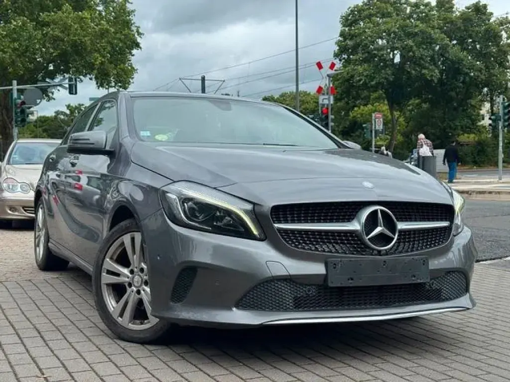 Gebraucht Mercedes 200 136 PS (100 kW) 2017 Mountaingrau (metallic) Limousine