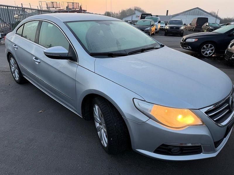 Gebraucht VW Passat Basis 140 PS (102 kW) 2011 Silber Limousine