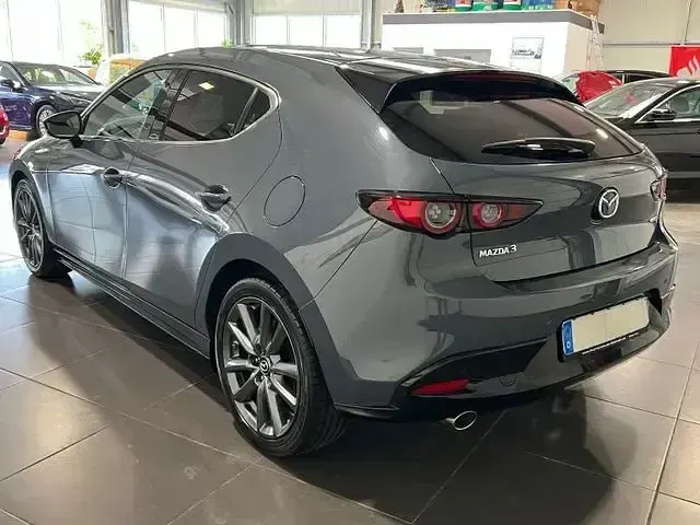 Gebraucht Mazda 3 122 PS (89 kW) 2021 Polymetal grey Limousine