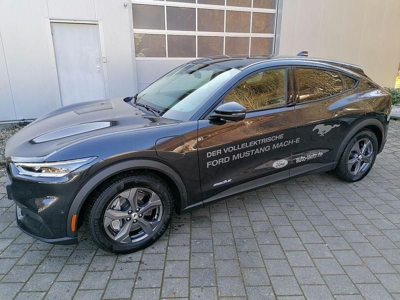 Grau Gebraucht 2022 Ford Mustang Mach-E Extended Range SUV | 32.990 € (Guter Preis) - Bild 1/4