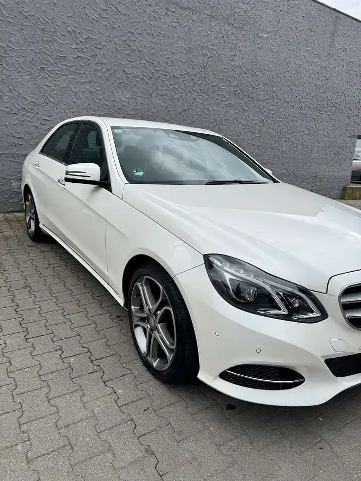 Gebraucht Mercedes E400 Avantgarde 333 PS (244 kW) 2014 Weiß Limousine