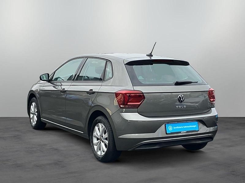 Gebraucht VW Polo Highline 95 PS (69 kW) 2021 Limestone grey metallic Limousine