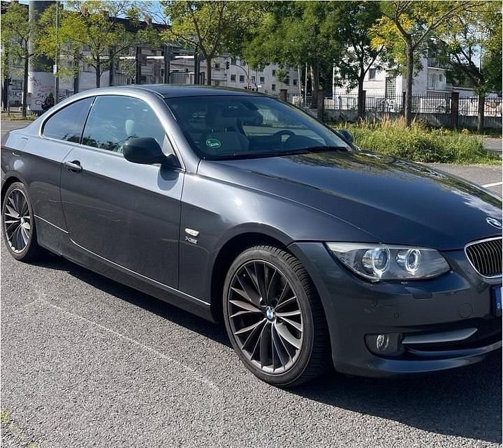 Grau Gebraucht 2011 BMW 320 Coupé | 7.000 € (Superpreis) - Bild 1/4